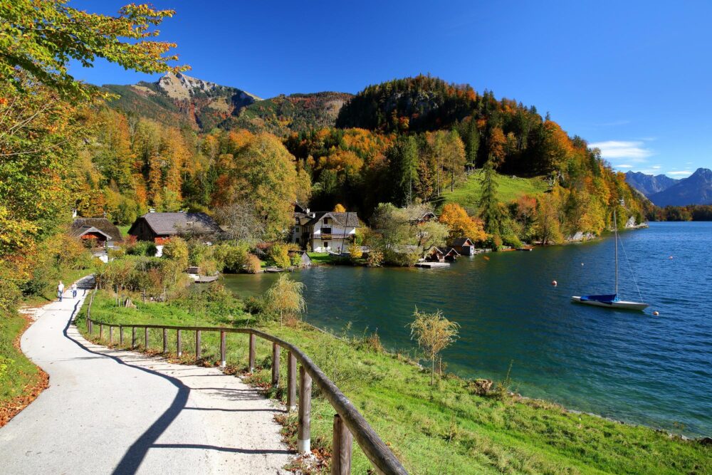 Paysage d'automne sur un hameau du lac Wolfgangsee