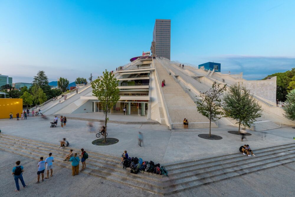 Pyramide de Tirana