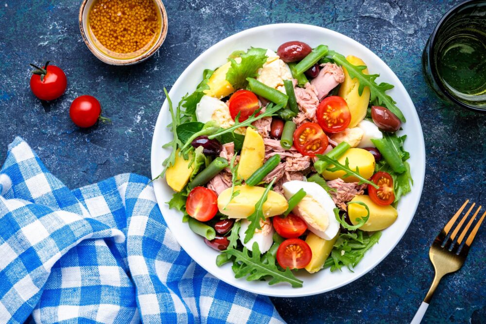 Salade niçoise, plat traditionnel français