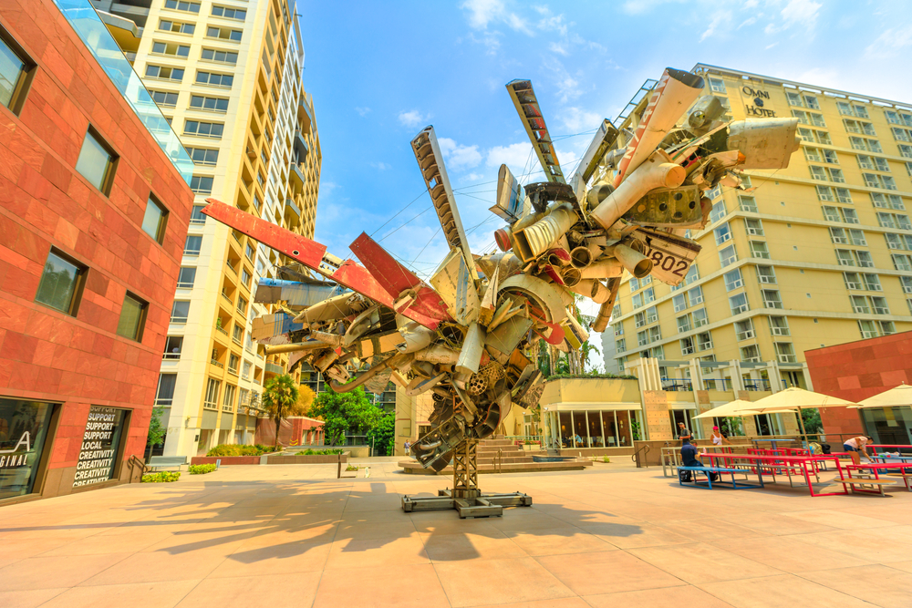 Sculpture devant le MOCA à Los Angeles