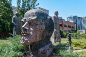 Sculptures au musée d'art socialiste à Sofia