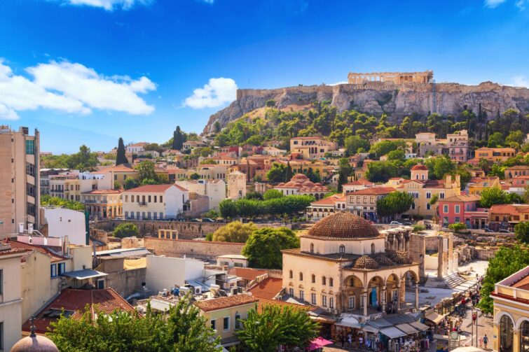 Vue aérienne de la place Monastiraki et de l'Acropole à Athènes, Grèce