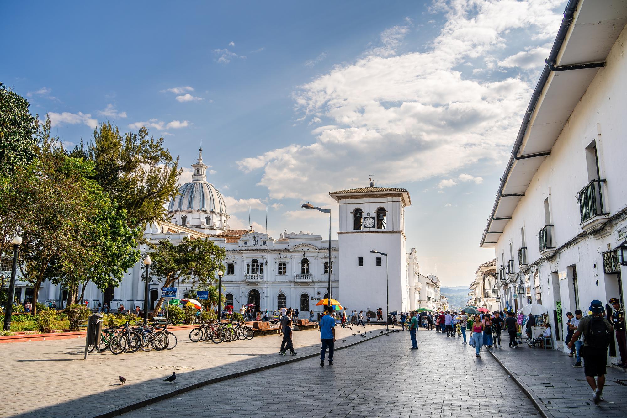 Vue historique des bâtiments coloniaux blancs à Popayán, Colombie