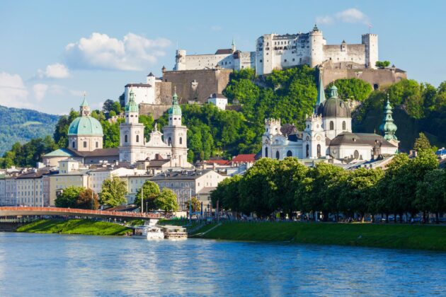Vue panoramique sur Salzbourg et la forteresse Hohensalzbur