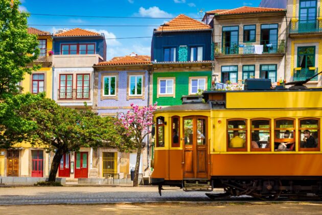 Vue panoramique sur la ville de Porto en été