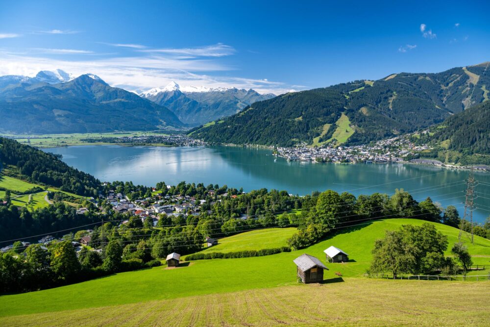 Vue sur Zell am See et les montagnes environnantes