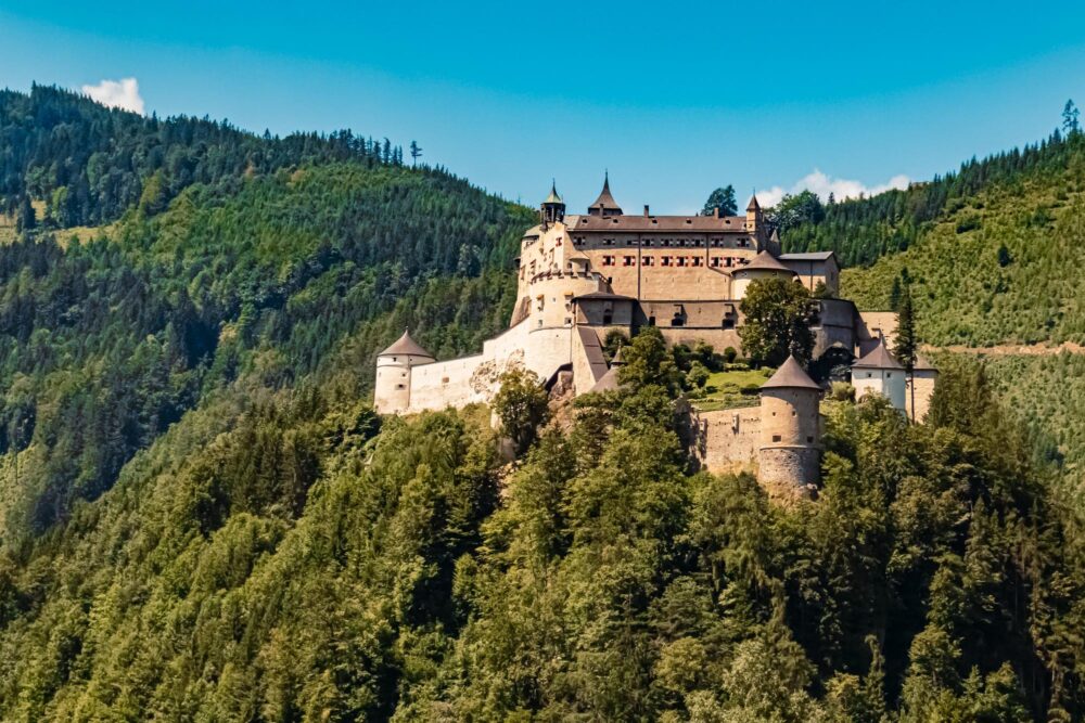 Vue sur la forteresse Hohenwerfen à Werfen