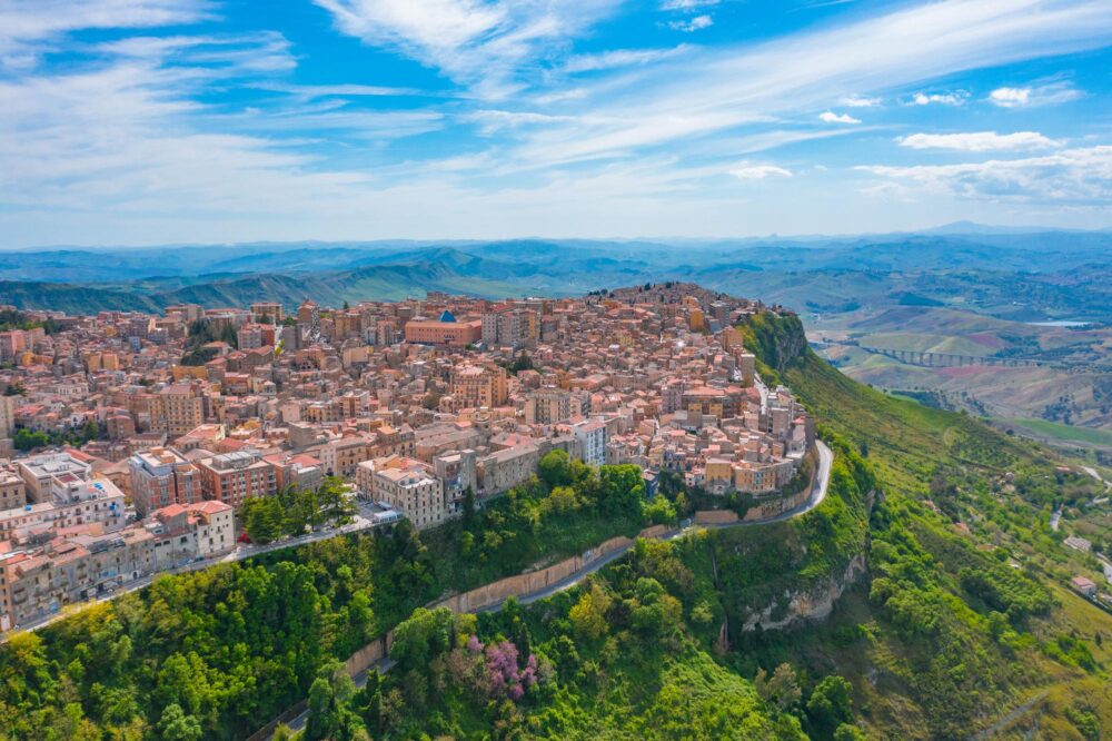 Vue sur la ville d’Enna en Sicile
