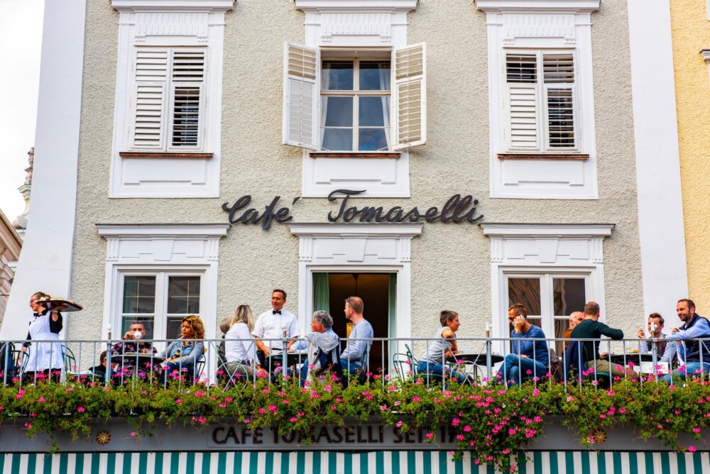 Vue sur le Café Tomaselli à Salzbourg