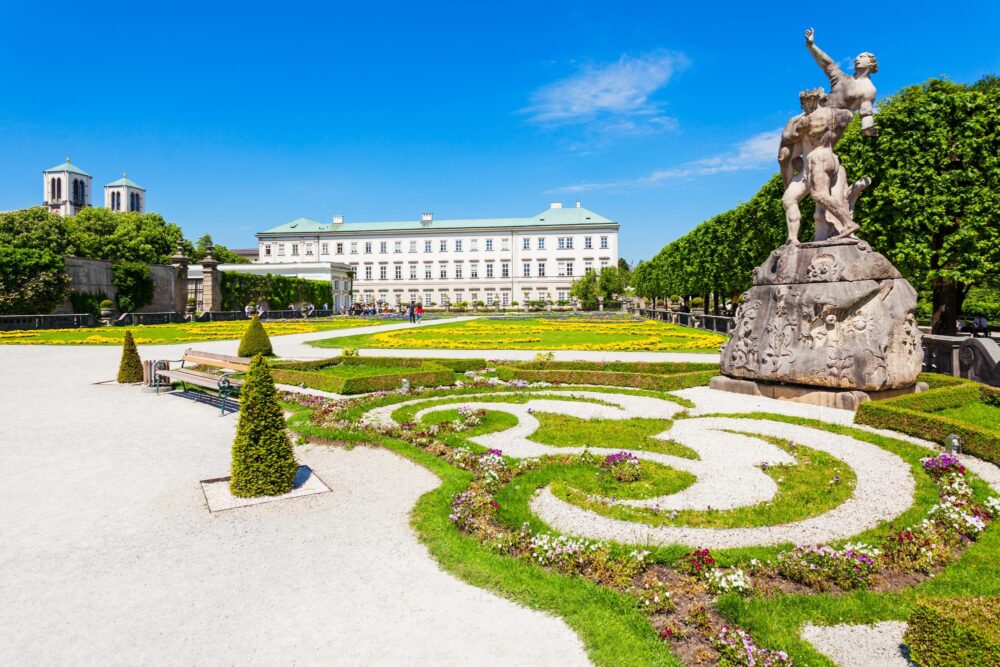 Vue sur le palais de Mirabell et avec ses jardins