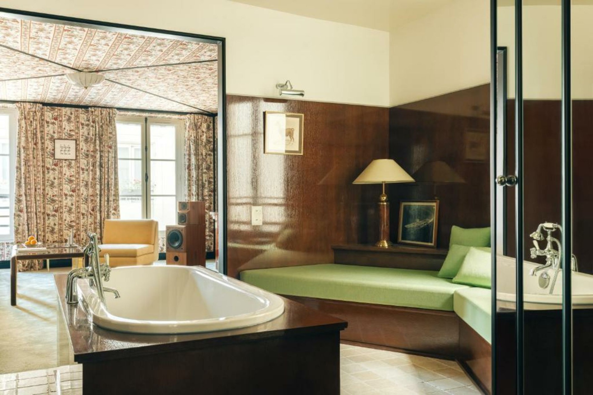 Les Suites Cinabre, Paris