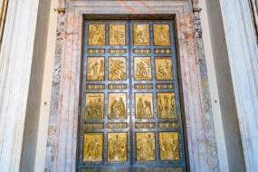 Porte Sainte du Vatican