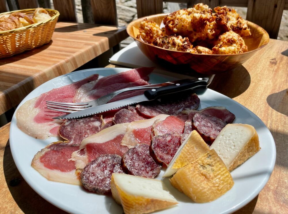 Assiette de fromage et charcuterie, Corse