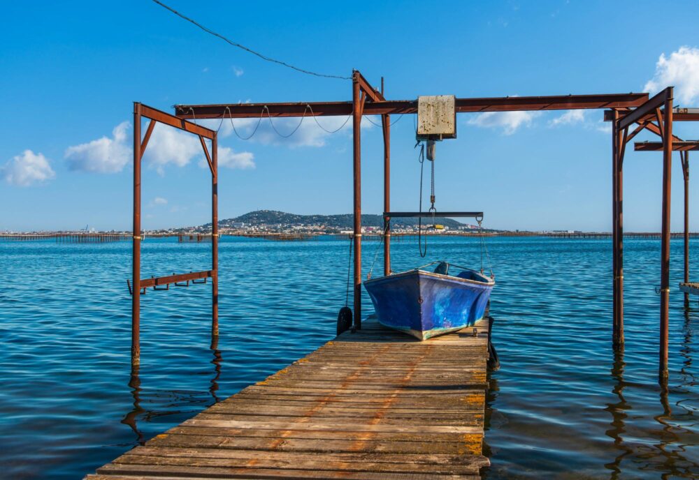 Bateau à huîtres sur l'étang de Thau