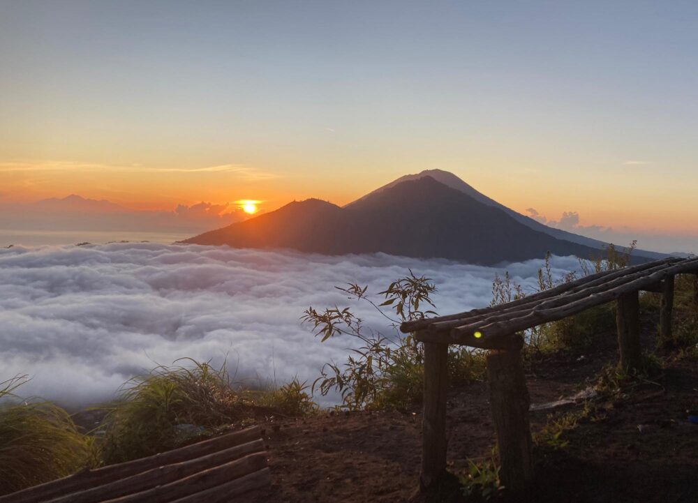 Chemin de randonnée sur le volcan du mont Batur, Bali