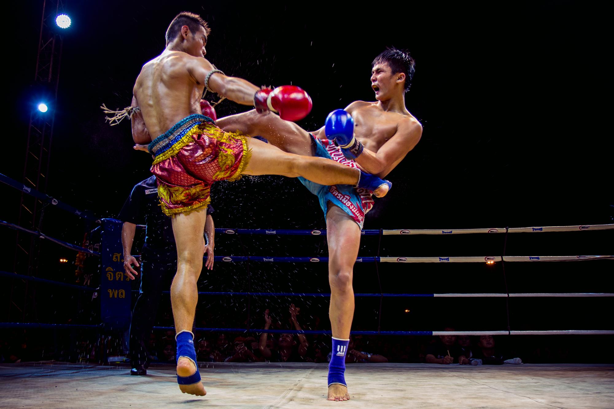 Combat de boxe thaïlandaise à Bangkok