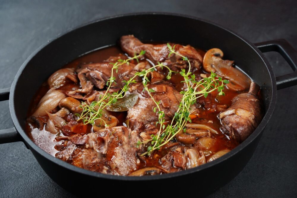 Coq au vin, spécialité culinaire française