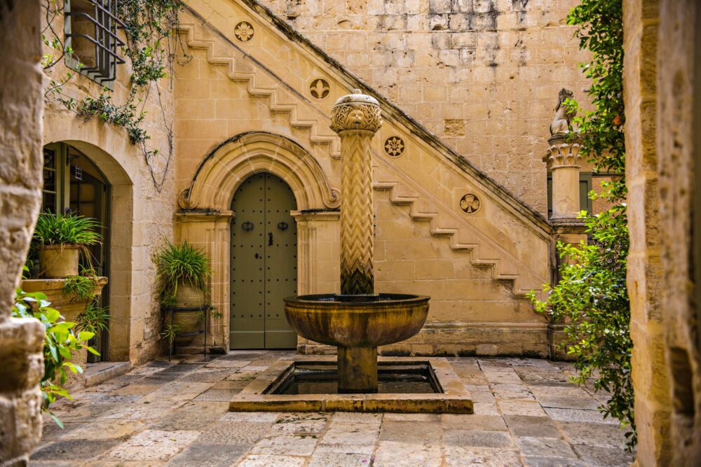 Cour du musée du Palais Falson à Malte