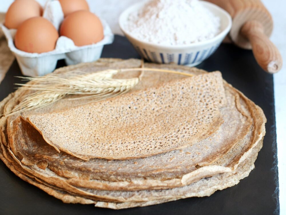 Crêpes bretonnes, spécialité culinaire emblématique de la Bretagne