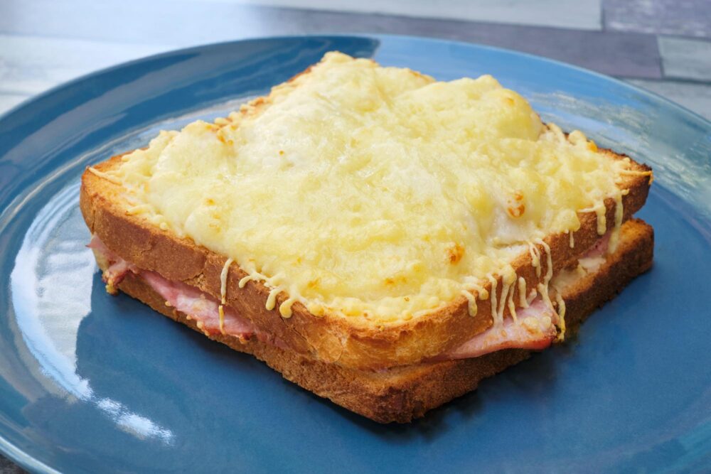 Croque-monsieur, plat typiquement français