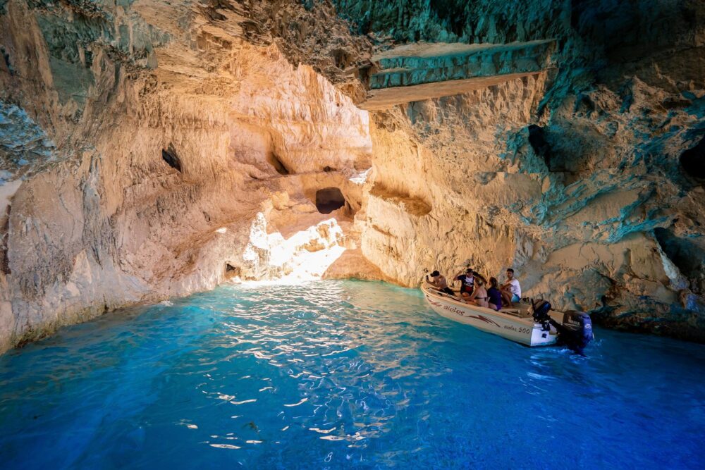 Exploration des grottes de Zakynthos