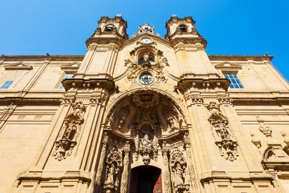 Façade de la Basilique Sainte-Marie du Chœur à San Sebastian