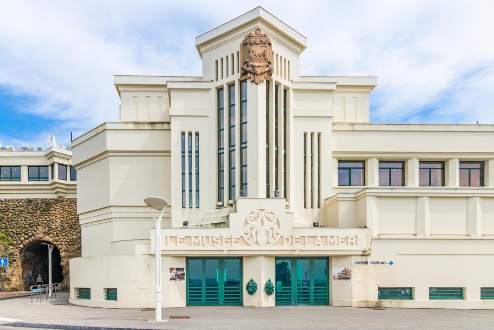 Façade extérieure du musée de la mer et aquarium à Biarritz