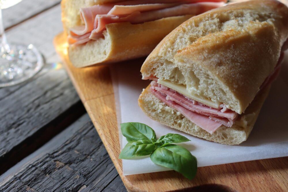Jambon-beurre ou parisien, sandwich traditionnel français