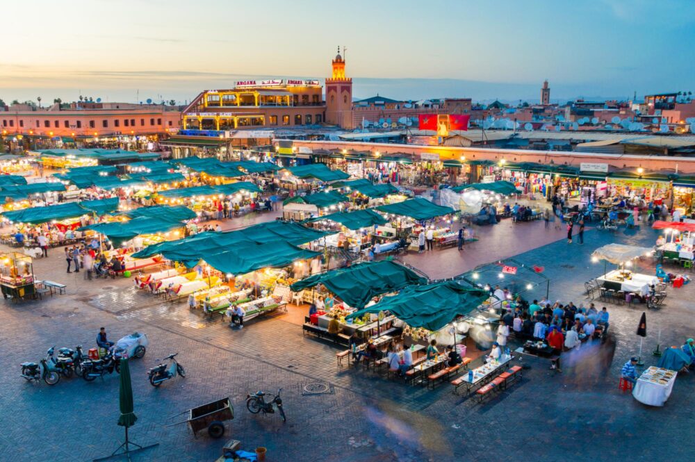 La place Jemaa el-Fna à Marrakech, Maroc