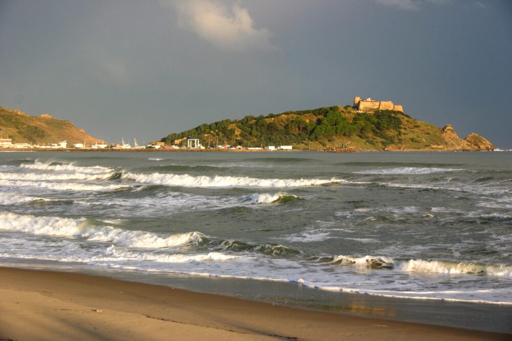 La plage de Tabarka, Tunisie