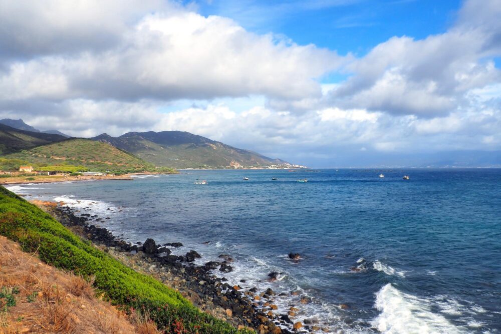 La plage de la Terre Sacrée