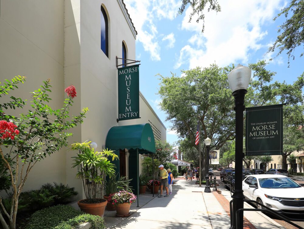 Le Charles Hosmer Morse Museum of American Art dans le charmant quartier de Winter Park à Orlando