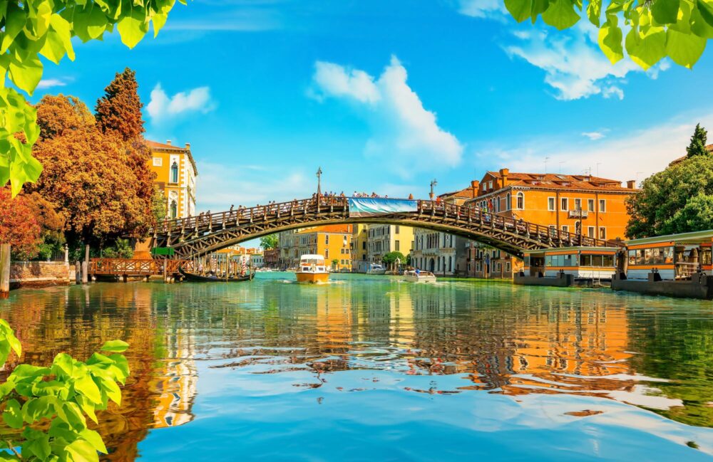 Le pont de l'Académie à Venise sur le Grand Canal