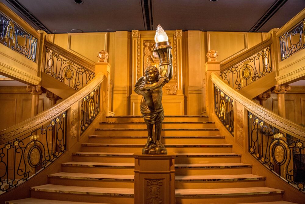 Les célèbres escaliers du Titanic, visible au musée Titanic: The Artifact Exhibition à Orlando