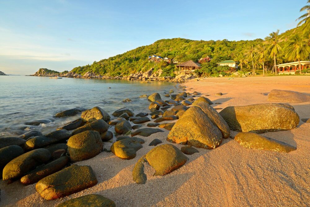 Plage d'Ao Leuk au lever de soleil, Koh Tao