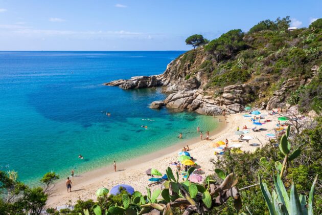 Plage de Cavoli aux eaux cristallines, sur l'île d'Elbe en Toscane