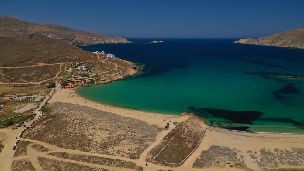 Plage et site archéologique de Ftelia à Mykonos