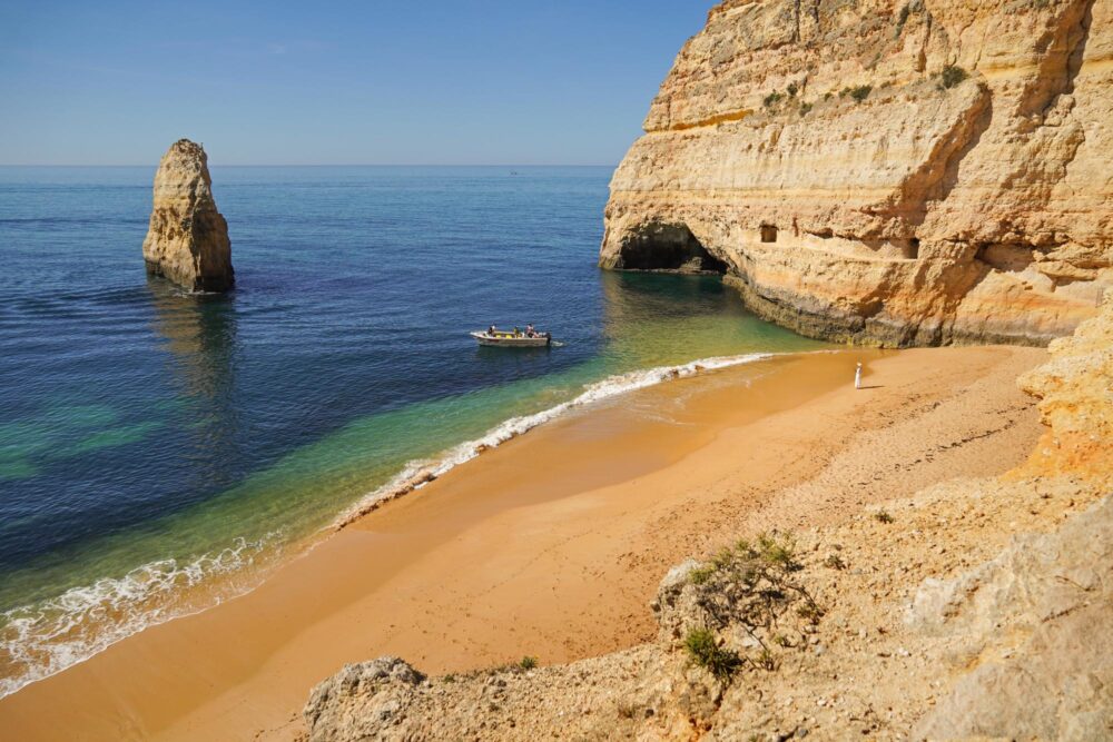 Praia do Carvalho en Algarve, Portugal