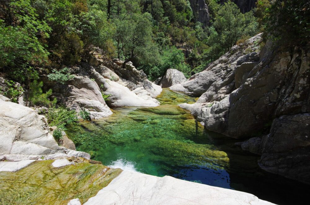 Pratiquer le canyoning en Corse-du-Sud