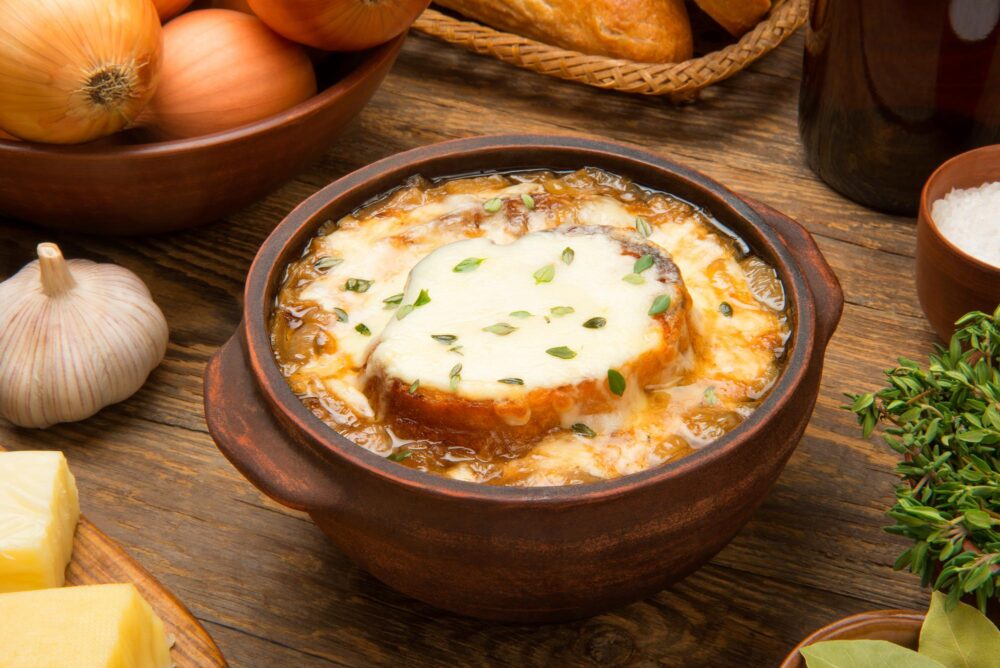 Soupe à l'oignon, soupe traditionnelle de la cuisine française