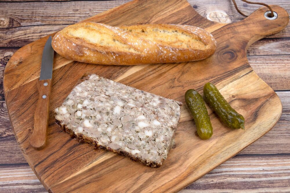 Terrine de campagne ou pâté de campagne, charcuterie classique française