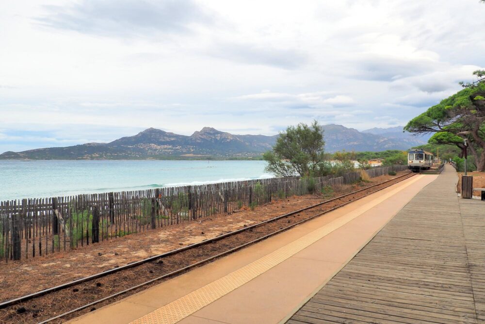 Train entre Calvi et l'île Rousse, Corse