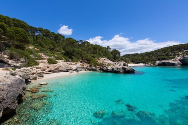 Visiter la Cala Mitjana à Minorque