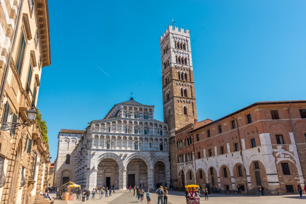 Vue de la cathédrale de Lucques en Toscane