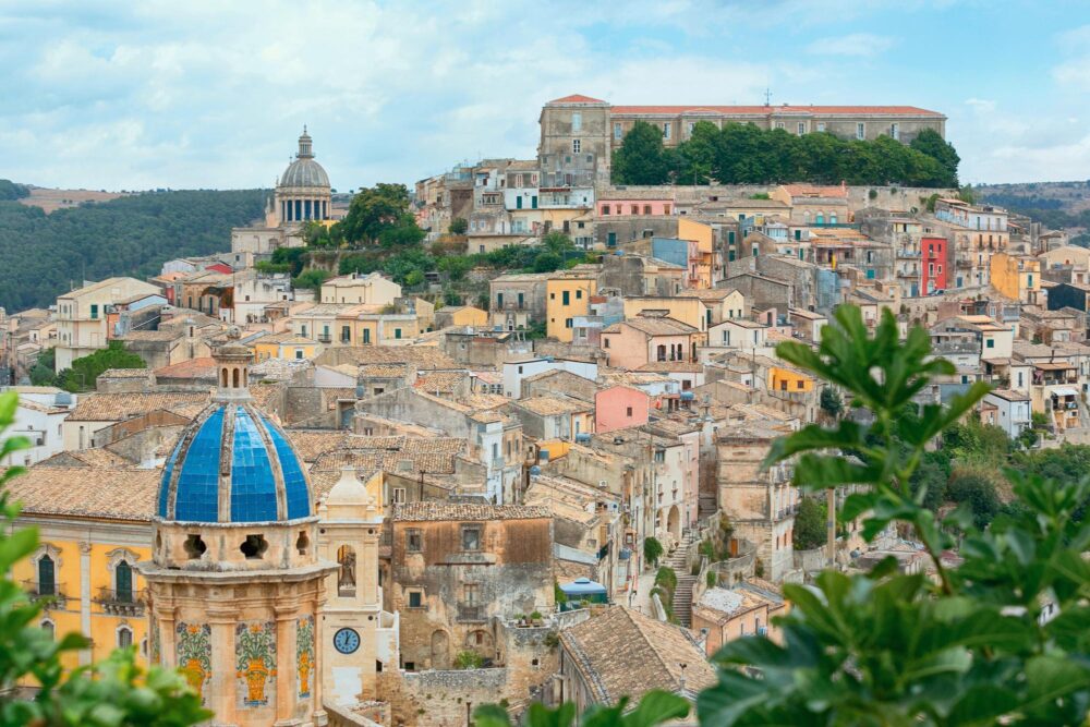 Vue sur Ragusa dans la vallée du Noto