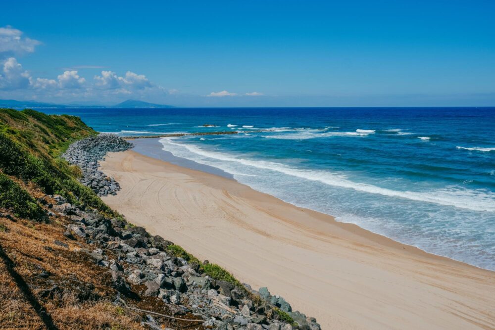 Vue sur la plage de Marbella et l'océan Atlantique à Biarritz, France