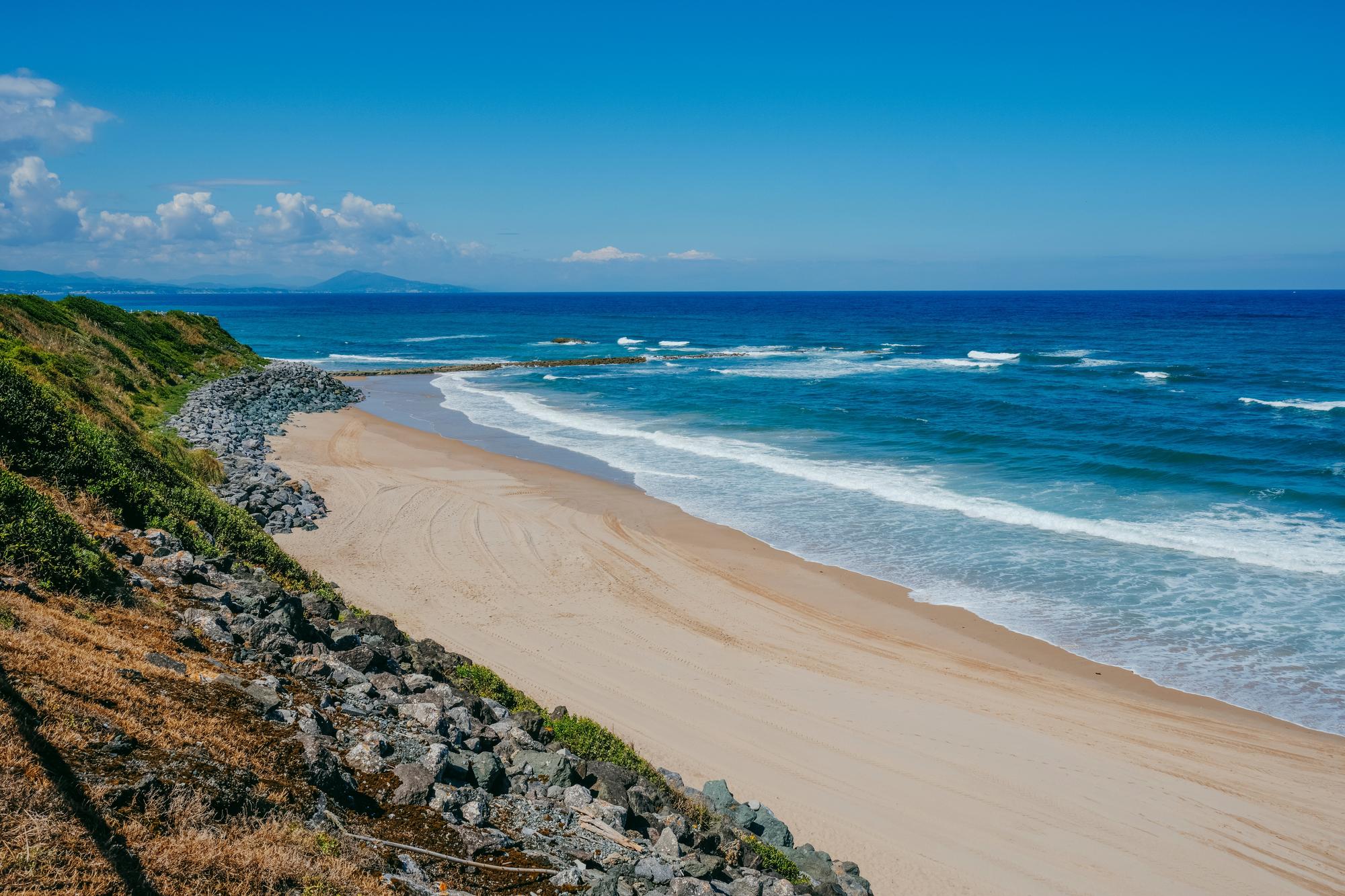Vue sur la plage de Marbella et l'océan Atlantique à Biarritz, France
