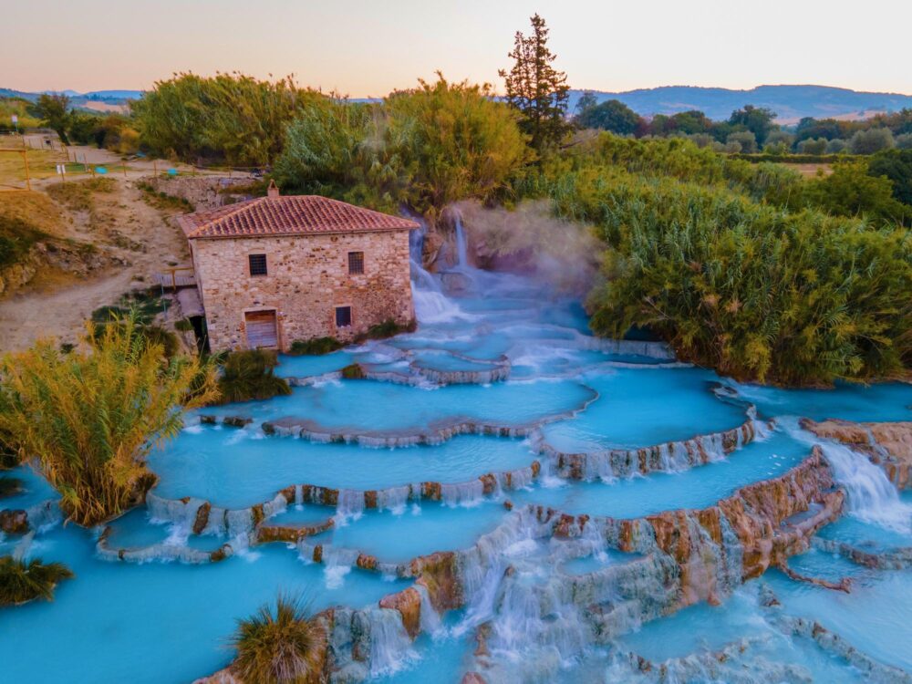 spa naturel avec cascades et sources thermales aux thermes de Saturnia, Cascate del Mulino en Toscane