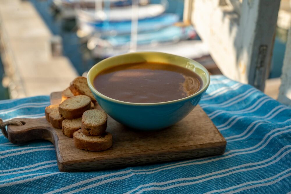 Bouillabaisse avec vue sur le port de Cassis