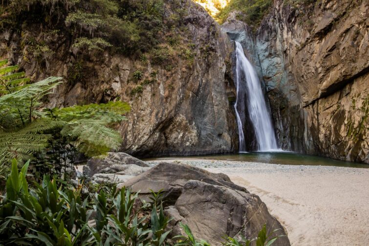 Cascade de Salto Jimenoa près de la ville de Jarabacoa en République Dominicaine